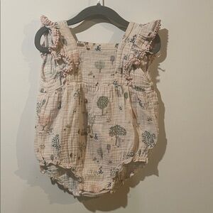 Elegant Baby Baby Romper with Ruffle Sleeves 9-12 Months